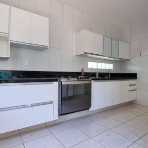 Oportunidade - Casa de 3 quartos + DCE Completo!!
