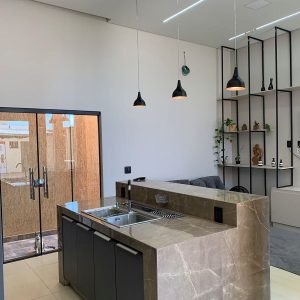 CASA DE ALTO PADRÃO NO CONDOMINIO JK EM FRENTE AO PARQUE DA AREAL!!!