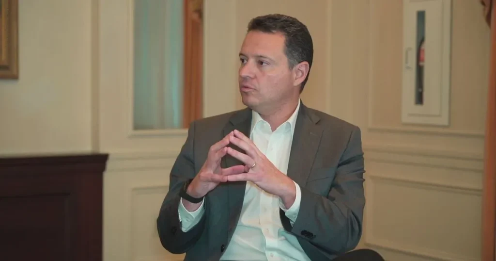 Rafael Menin, CEO da MRV, em evento de negócios em Nova York.