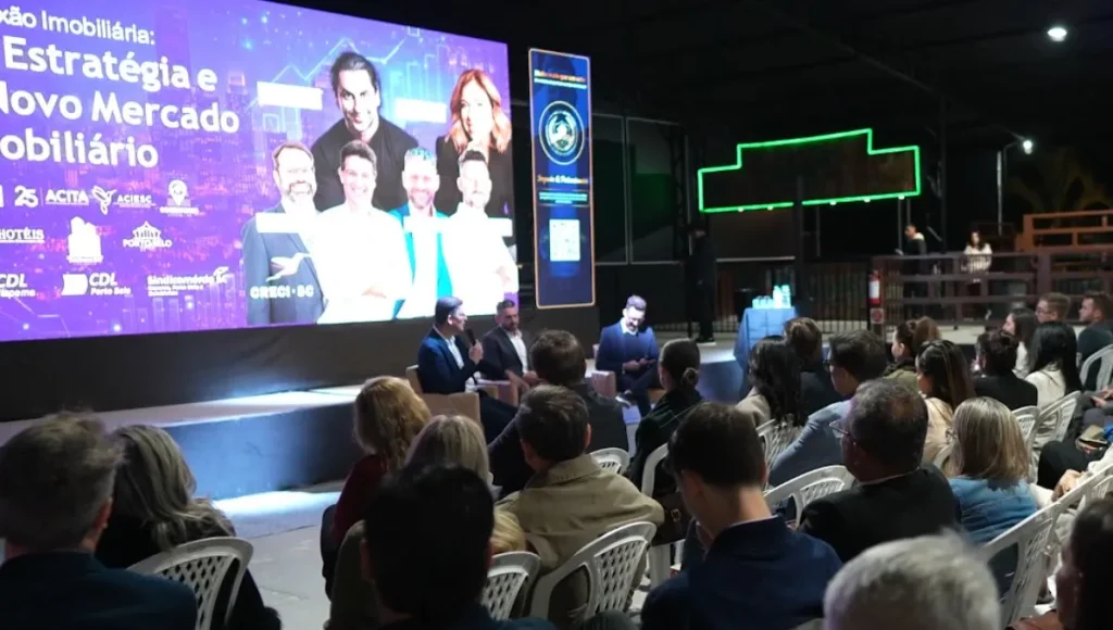 Debate sobre inteligência artificial e inovação no mercado imobiliário com participação do CREC-SC em Porto Belo.