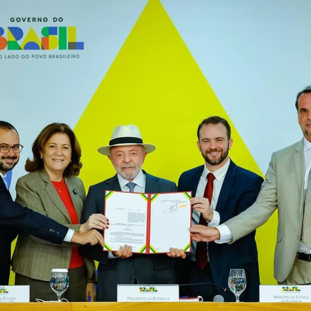 Presidente Lula anuncia novo programa Desenrola no Palácio do Planalto