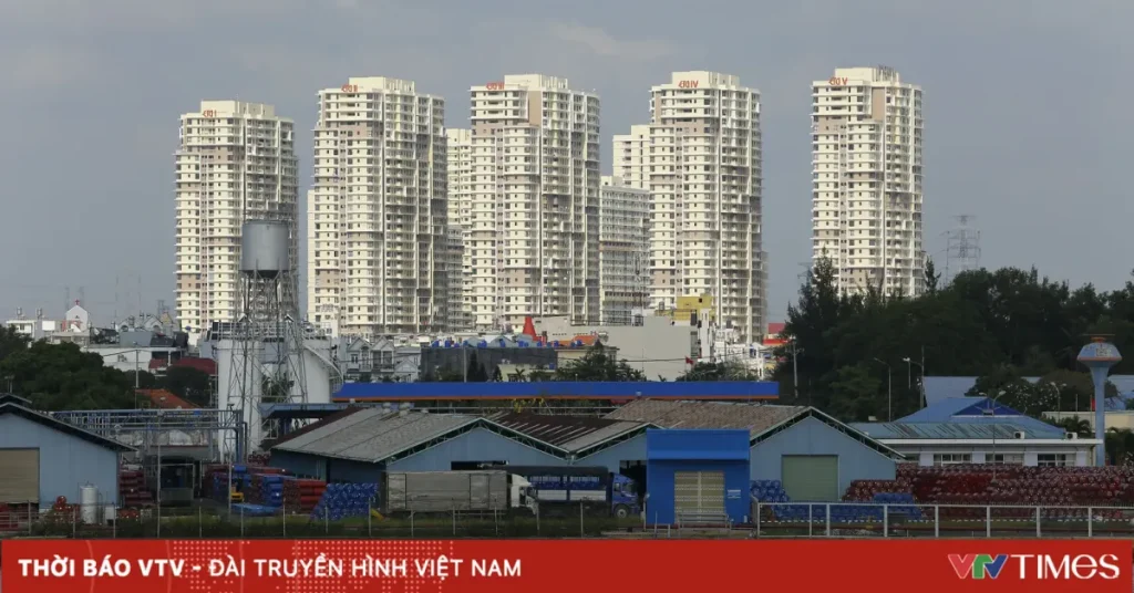 Complexo de moradias para aluguel em área urbana vietnamita em 2026.