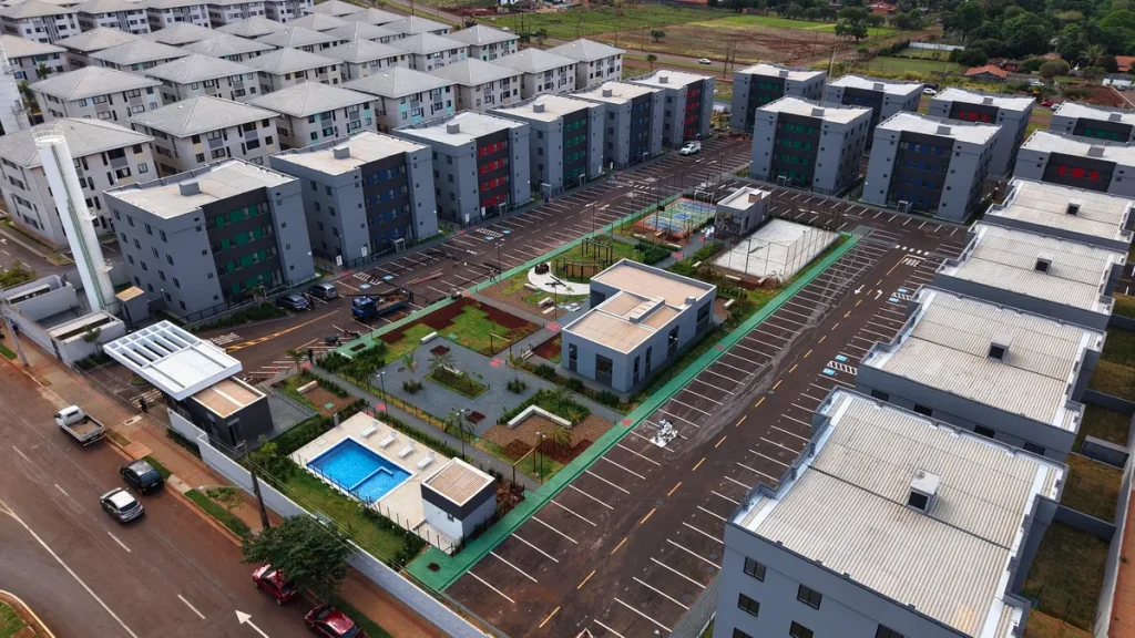 Paisagem urbana de Londrina ou Maringá com novos empreendimentos imobiliários e crescimento
