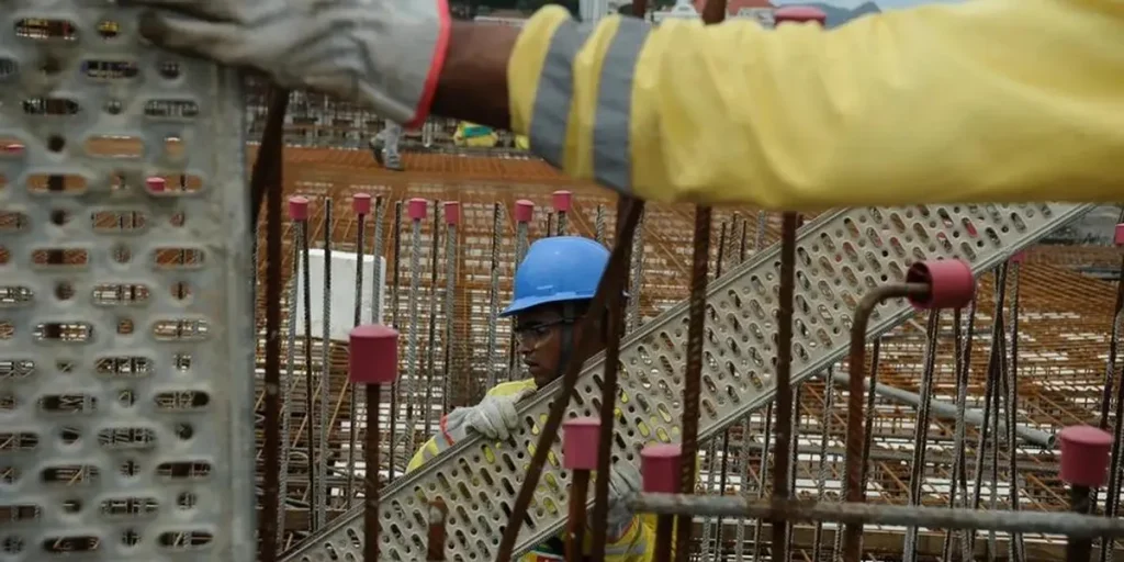 Canteiro de obras com foco em industrialização e tecnologia