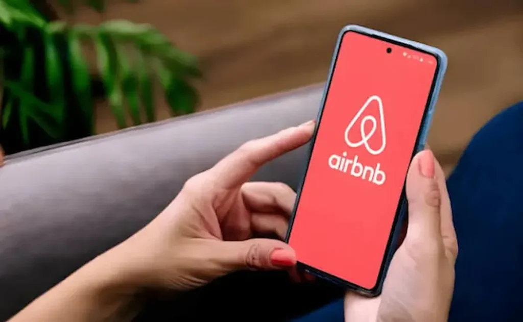 Apartamento compacto e moderno em área urbana, ideal para aluguel por temporada.