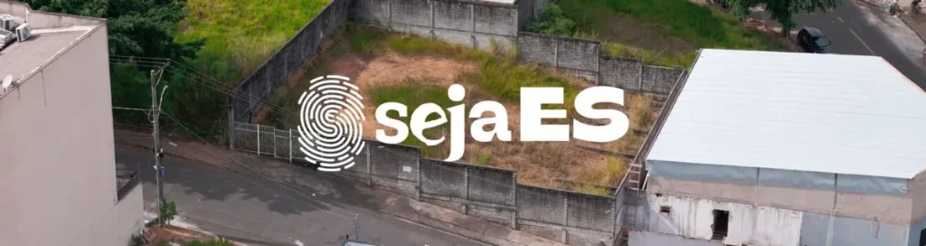 Terreno em área urbana com potencial de construção e vista para o desenvolvimento da cidade.