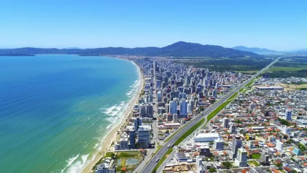 Edifício da Receita Federal simbolizando fiscalização de imóveis