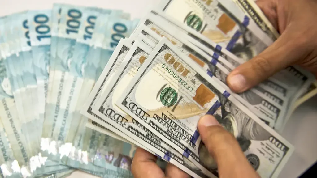 Gráfico da Bolsa de Valores em queda com prédios financeiros ao fundo, simbolizando a instabilidade econômica.