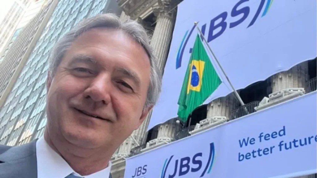 Fachada de mansão luxuosa no bairro Jardim América, São Paulo, avaliada em R$ 250 milhões