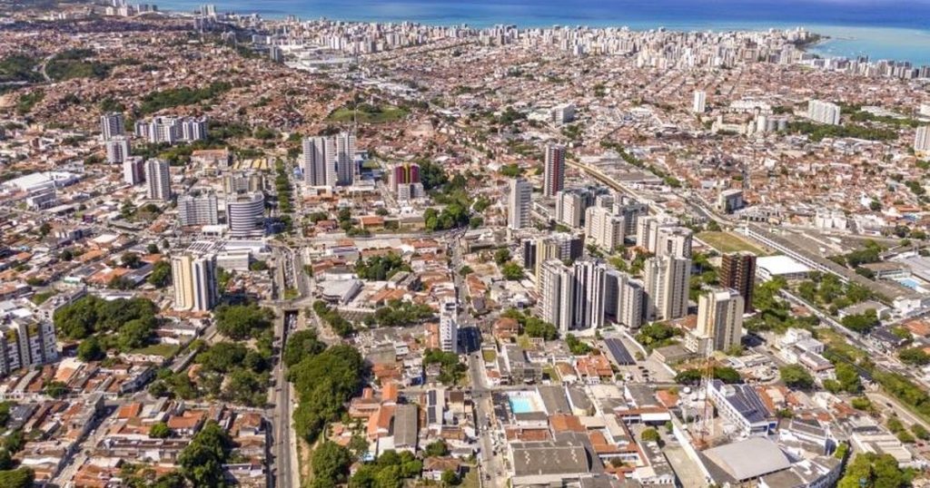 Edifício residencial de luxo em Pajuçara, Maceió, um dos bairros mais valorizados do Nordeste.