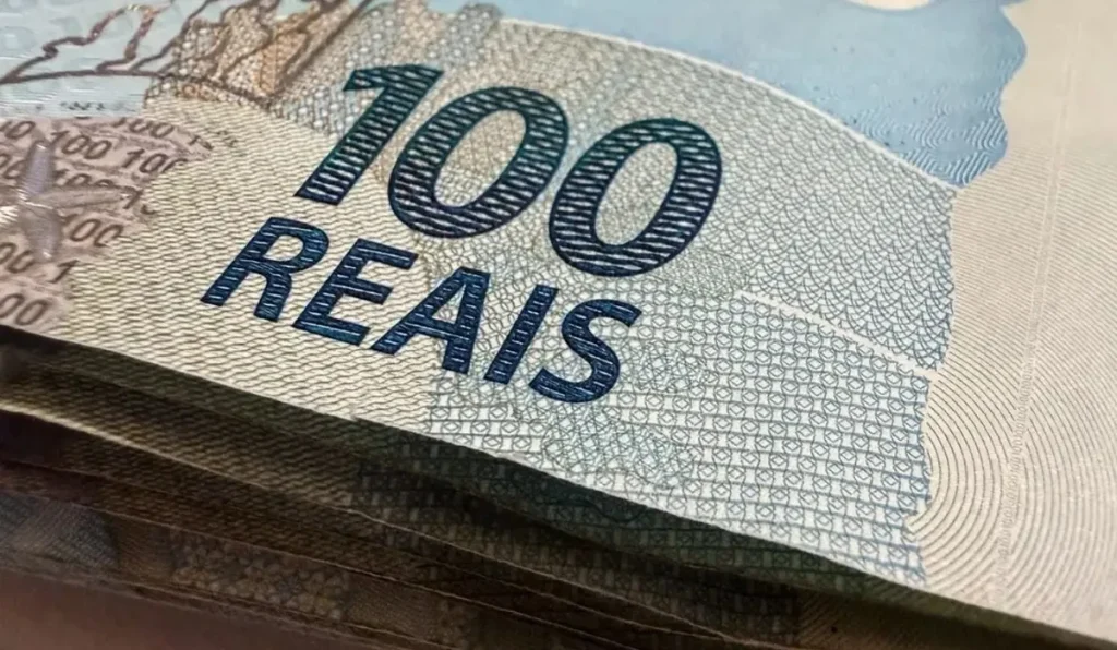 Análise de indicadores econômicos do Brasil, com foco na redução da expectativa de inflação.