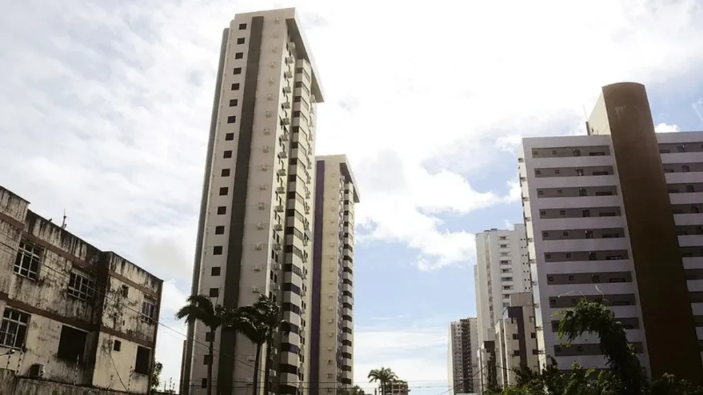 Prédio residencial moderno em Natal com alta valorização imobiliária.