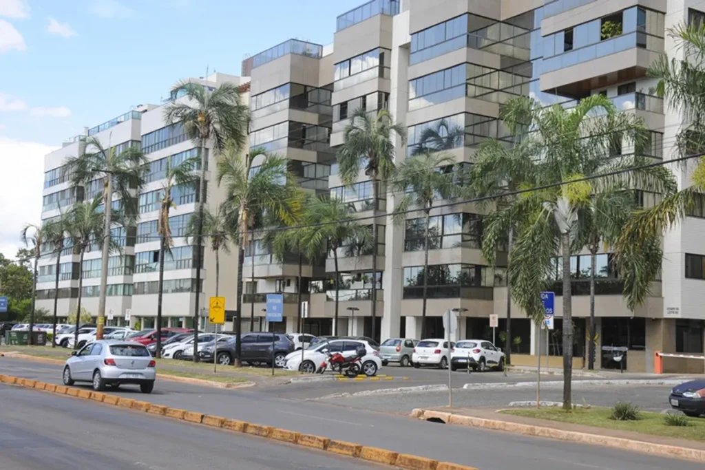 Edifício residencial moderno em Brasília com fachada valorizada